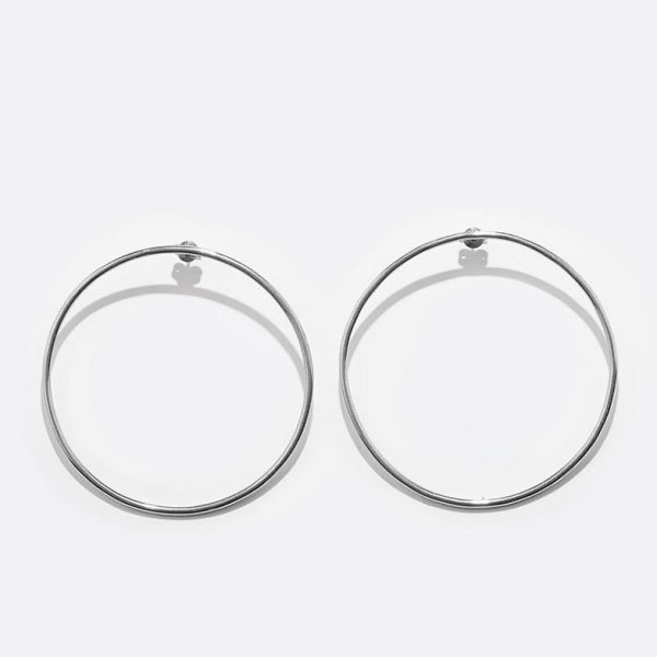 Mitte L, pendientes de aro en tono plateado